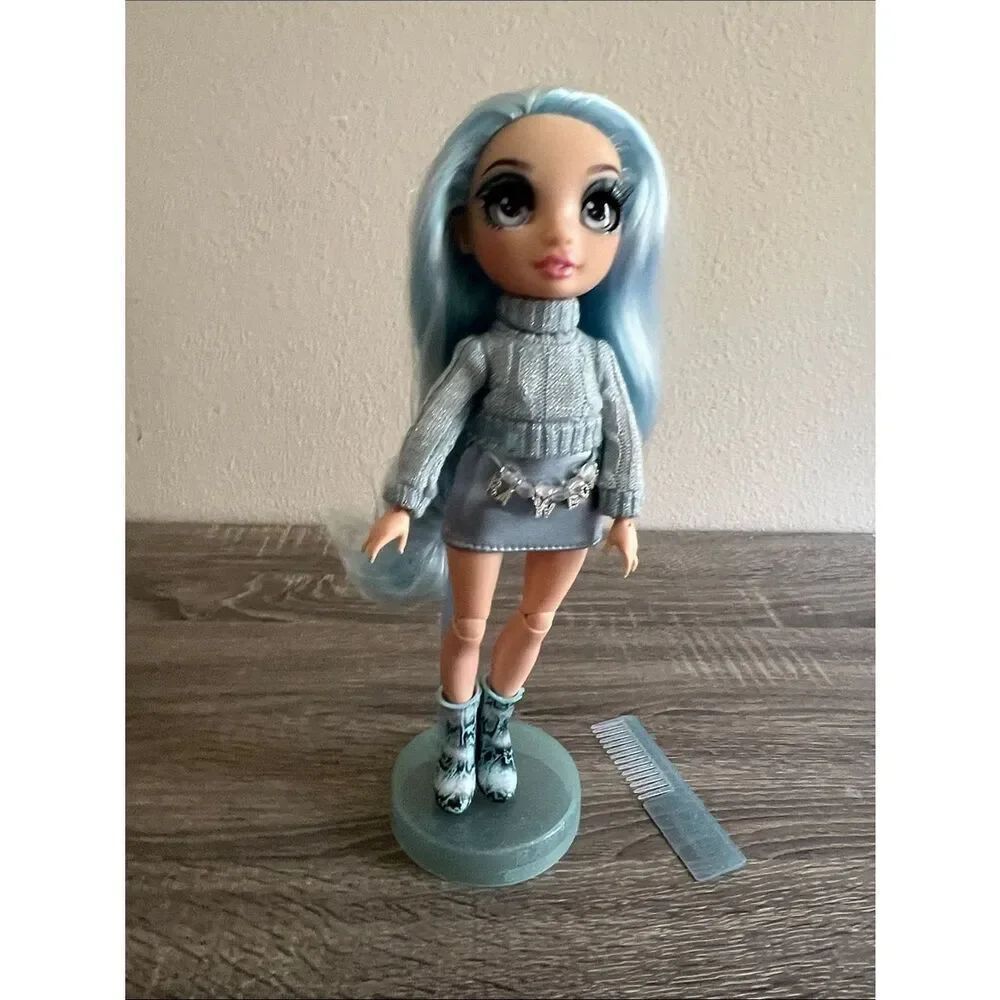 Rainbow High Skyler Bradshaw Blue Hair Fashion Doll MGA Winter Outfit Stand Comb